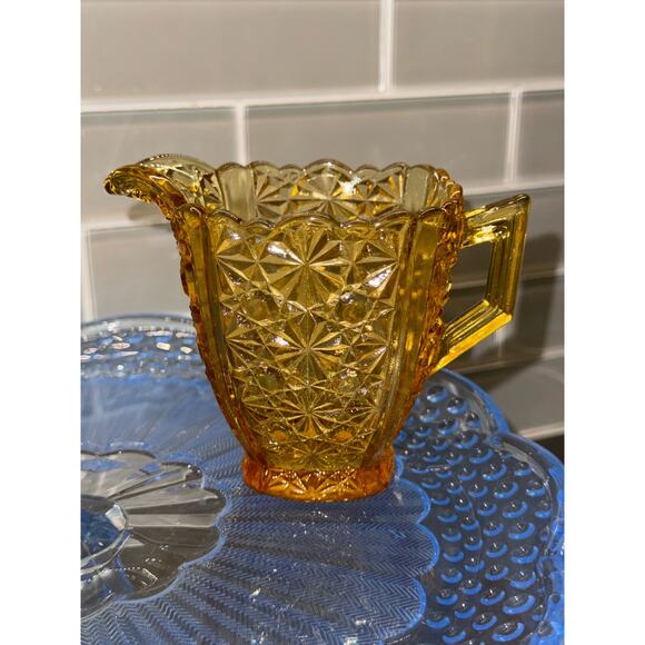 Vintage L.G. Wright Amber Glass Daisy & Button Creamer and Sugar Set - Picture 3 of 9